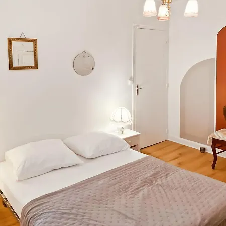 Semesterbostad Maison Au Coeur De Marcoles, 2ch, 4pers, Jardin