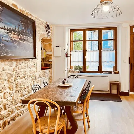 Maison Au Coeur De Marcoles, 2ch, 4pers, Jardin Semesterbostad