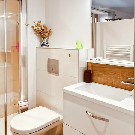 Maison Au Coeur De Marcoles, 2ch, 4pers, Jardin * Marcoles