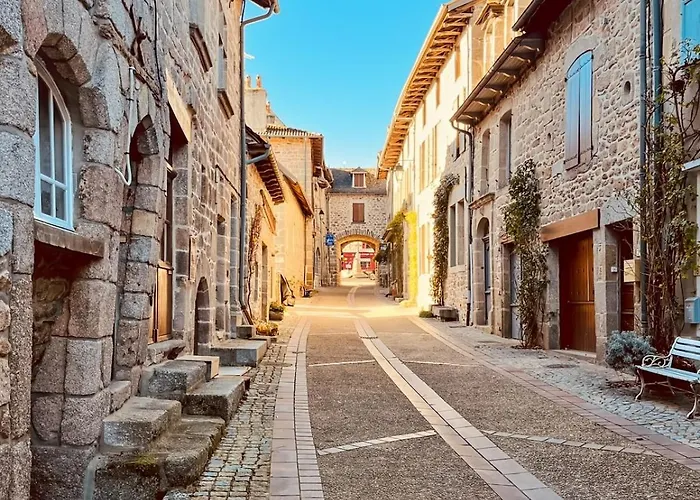 Maison Au Coeur De Marcoles, 2ch, 4pers, Jardin