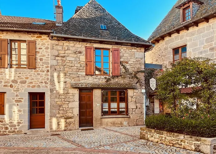 Maison Au Coeur De Marcoles, 2ch, 4pers, Jardin Holiday home Marcoles